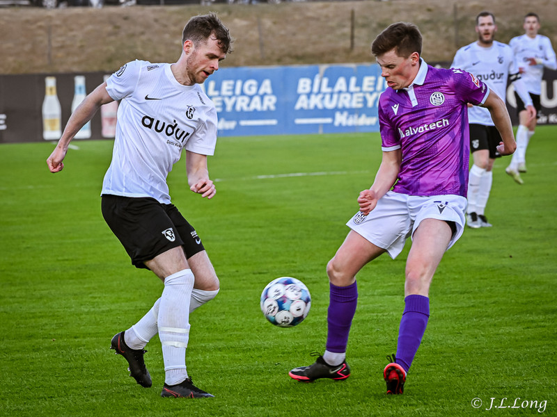 Myndaveisla: FH og KR skildu jöfn í fyrsta grasleiknum