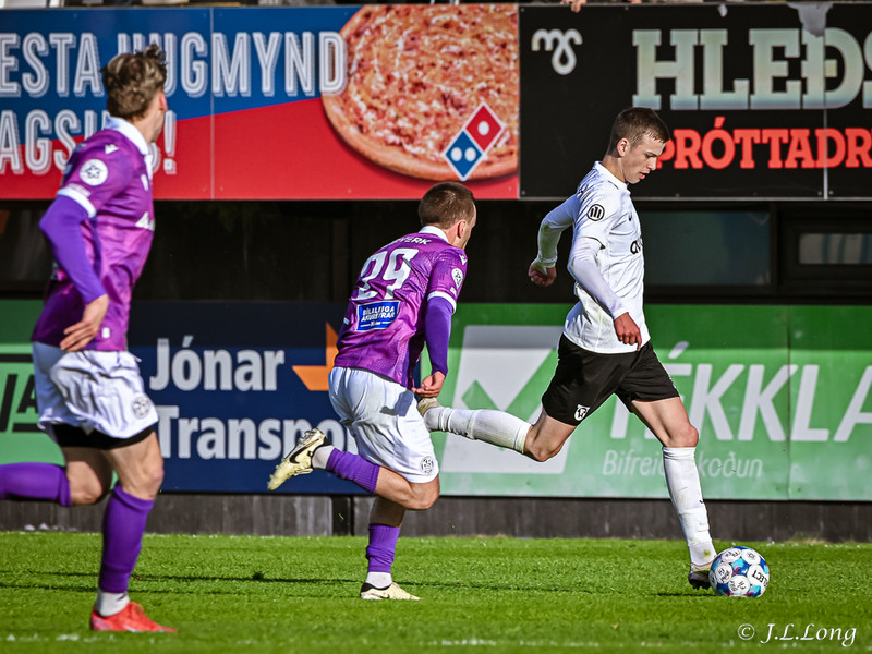 Myndaveisla: FH og KR skildu jöfn í fyrsta grasleiknum