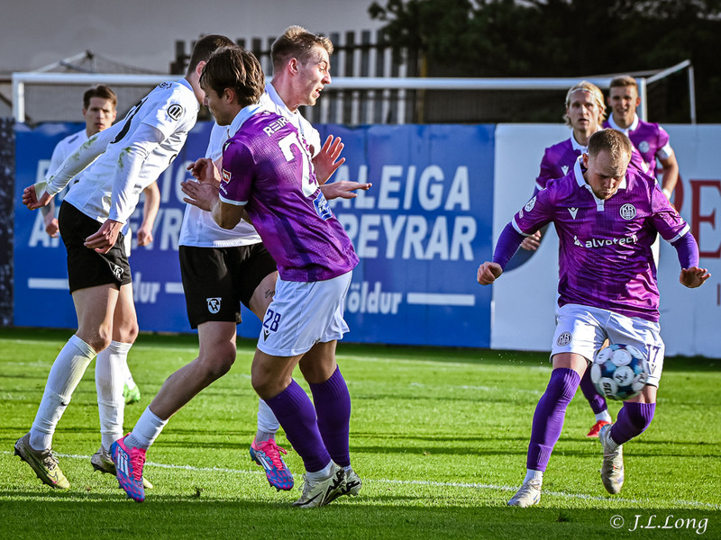 Myndaveisla: FH og KR skildu jöfn í fyrsta grasleiknum