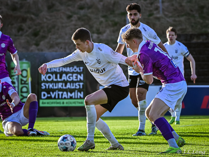 Myndaveisla: FH og KR skildu jöfn í fyrsta grasleiknum