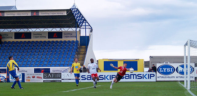 Ögmundur ver frá Posipils í lokin.