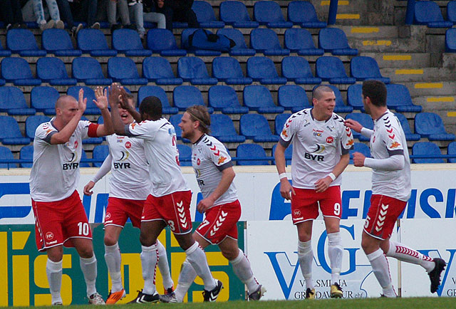 Hafsteinn Briem skoraði beint úr aukaspyrnu. Hér er markinu fagnað.