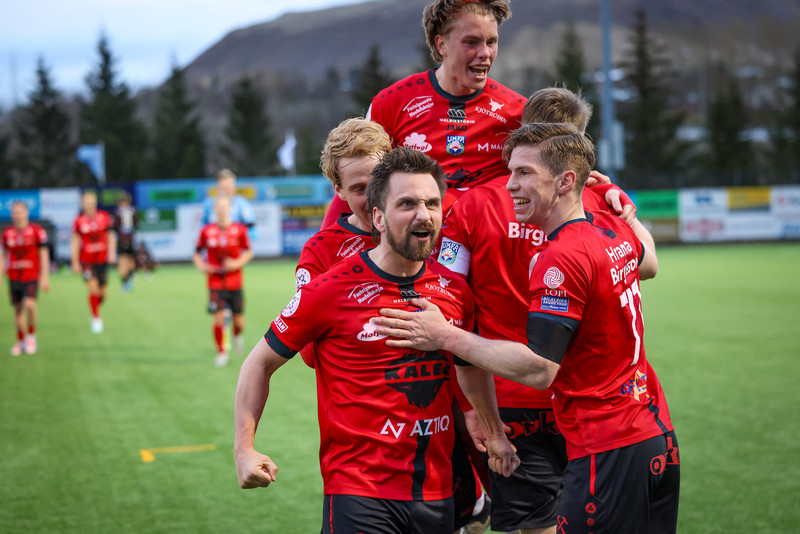 Myndir: Mikil gleði í Mosó þegar fyrsti sigurinn í efstu deild kom