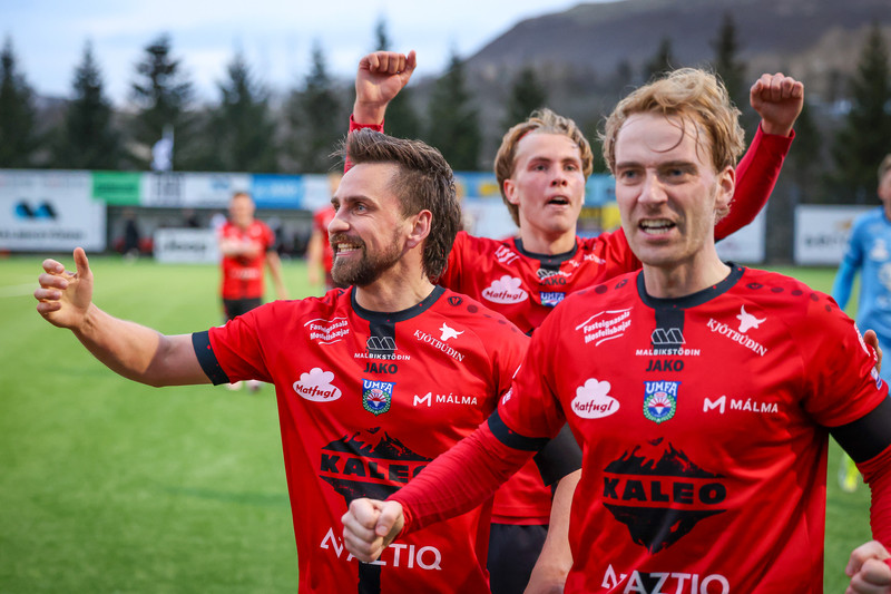 Myndir: Mikil gleði í Mosó þegar fyrsti sigurinn í efstu deild kom