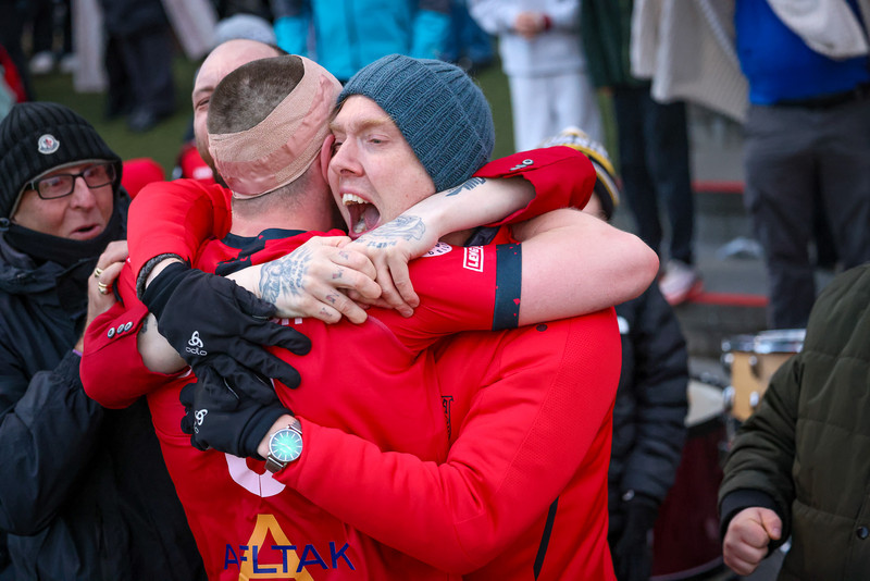 Myndir: Mikil gleði í Mosó þegar fyrsti sigurinn í efstu deild kom