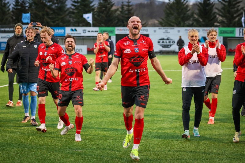 Myndir: Mikil gleði í Mosó þegar fyrsti sigurinn í efstu deild kom