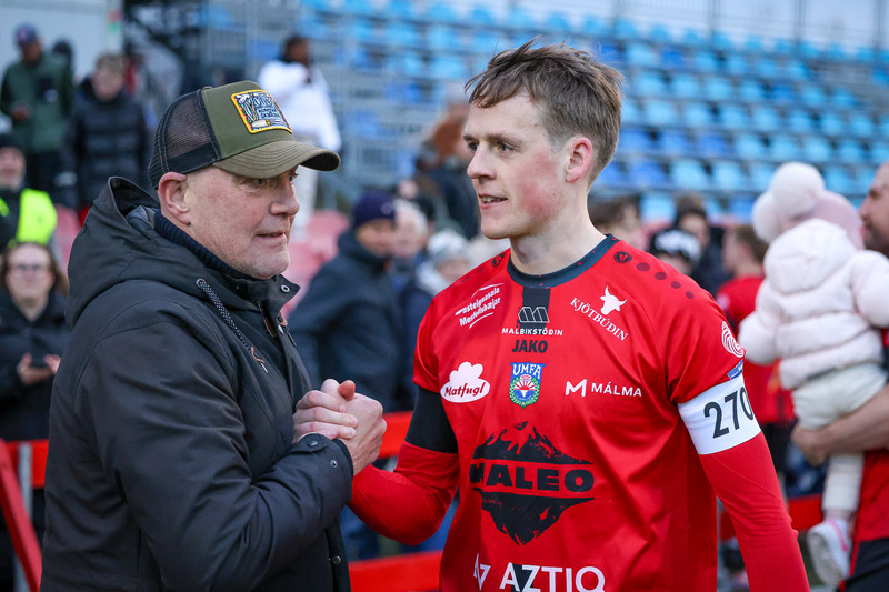 Myndir: Mikil gleði í Mosó þegar fyrsti sigurinn í efstu deild kom