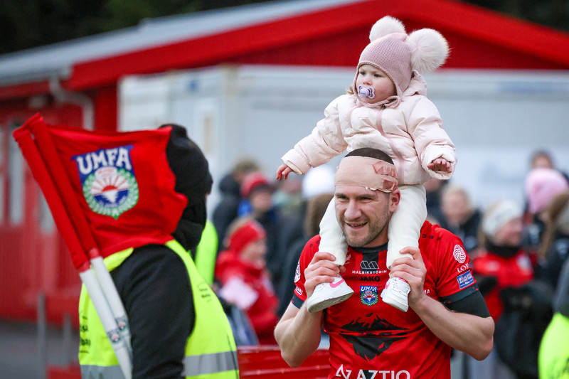 Myndir: Mikil gleði í Mosó þegar fyrsti sigurinn í efstu deild kom