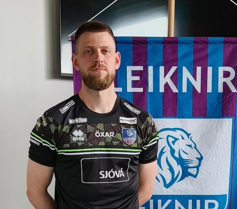 Ólafur skrifaði undir í Breiðholtinu í dag.