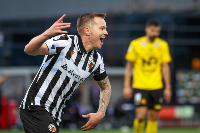 Aron Sigurðarson átti geggjaðan leik í 5-0 sigri KR gegn ÍA.