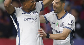 Dumfries fer til Real Madrid