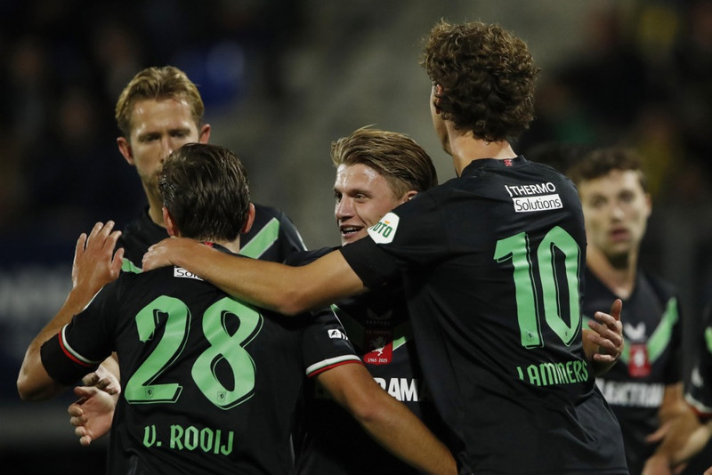 Sam Steijn (f.m) fer til Feyenoord í sumar