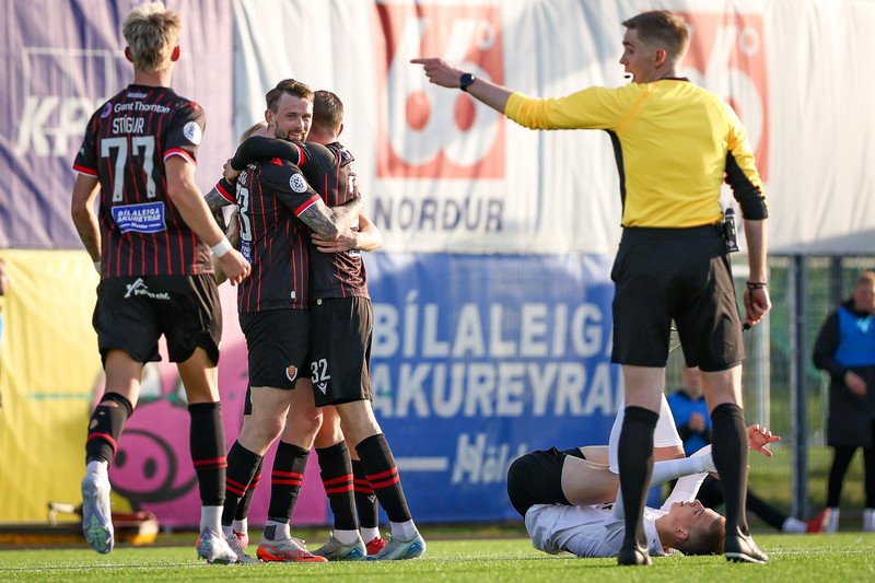 Víkingur er á toppi deildarinnar eftir átta umferðir.