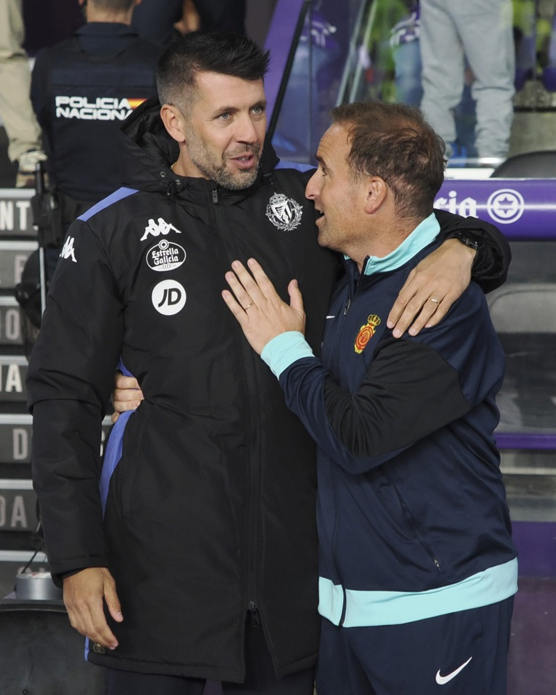 Pezzolano (til vinstri) ásamt Jagoba Arrasate þjálfara Mallorca.