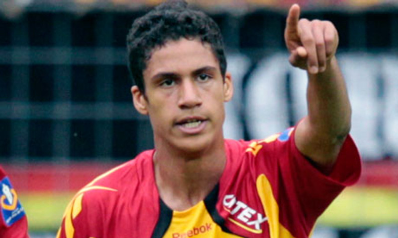 Varane leggur skóna á hilluna (Staðfest)
