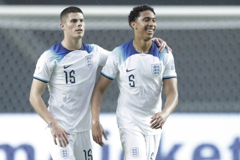 Humphreys hefur verið mikilvægur hlekkur upp yngri landslið Englands og er enn gjaldgengur fyrir U21 liðið. Hann fer líklega með á EM í sumar. Tino Livramento, Rico Lewis, Jarrad Branthwaite og Jarell Quansah eru meðal varnarmanna U21 landsliðsins.