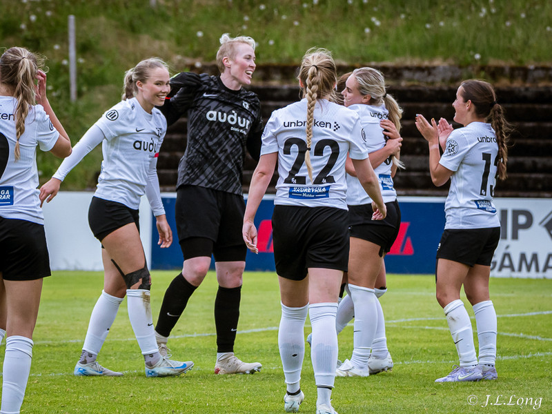 Sigrinum gegn Breiðabliki fagnað.
