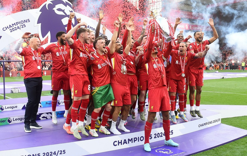 England um helgina - Veislan byrjar á Anfield í kvöld