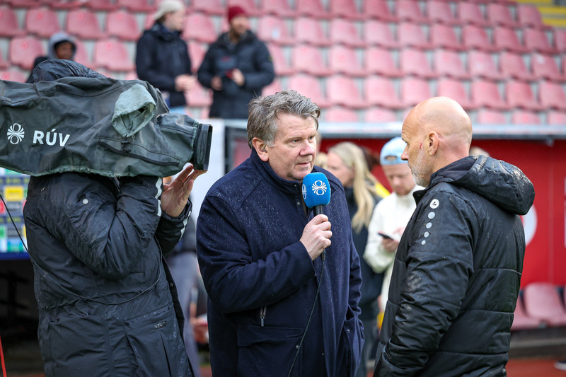 Hörður Magnússon að störfum fyrir RÚV.