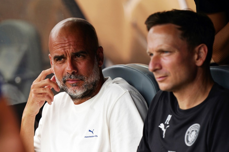 Guardiola hér með nýjum aðstoðarmanni sínum, Pep Lijnders.
