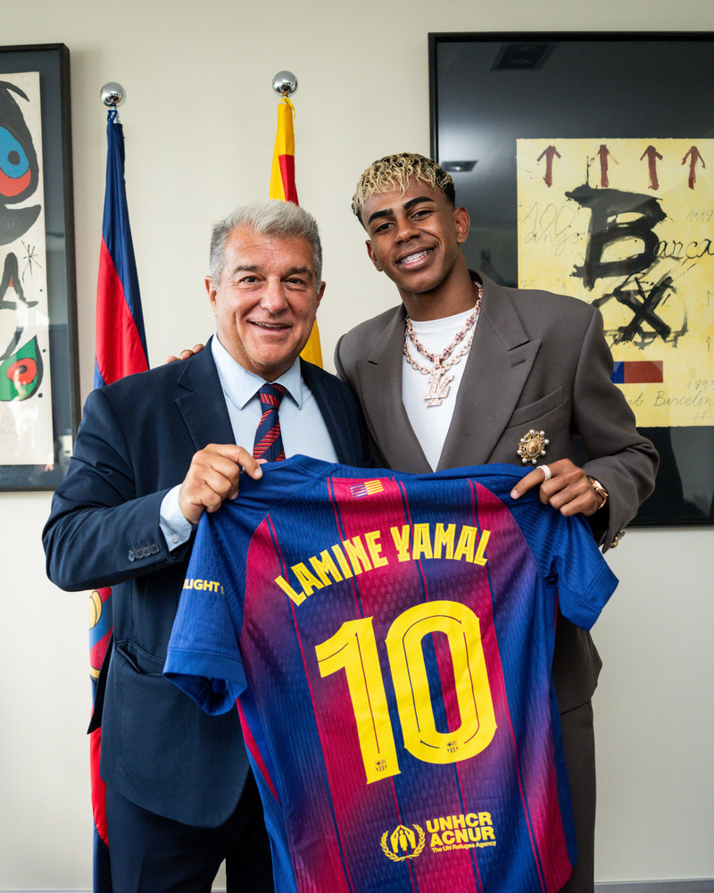 Yamal fær tíuna hjá Barcelona (Staðfest)