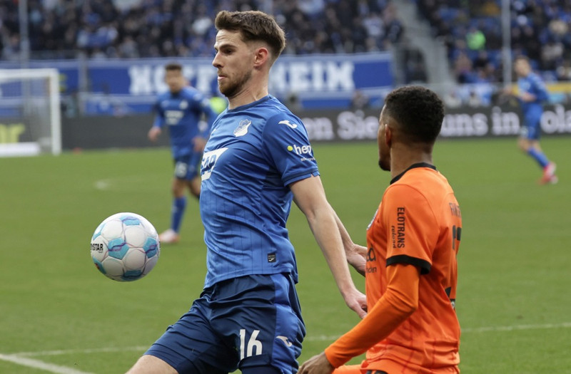 Anton Stach í leik með Hoffenheim.