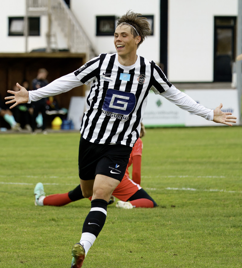 3. deild: Toppliðin sigruðu - Sandgerðingar dragast afturúr