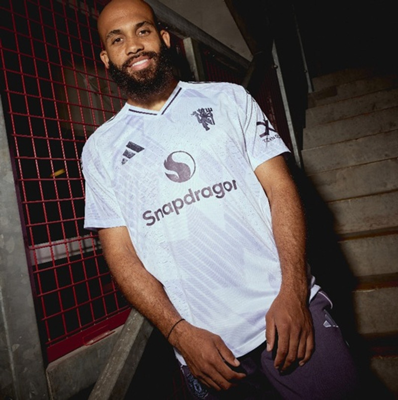 Mbeumo kom frá Brentford og það eru miklar vonir bundnar við hann.