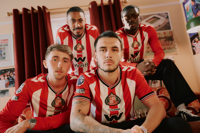 Sunderland er komð aftur upp í ensku úrvalsdeildina.
