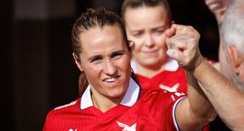 Valur hreinsar út og kveður marga leikmenn í yfirlýsingu