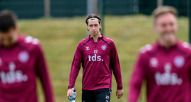 Tómas Bent missir af lokaspretti Hearts í titilbaráttunni