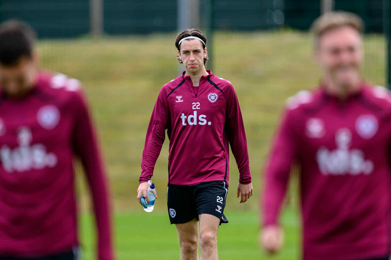 Valur seldi Tómas Bent til Hearts.