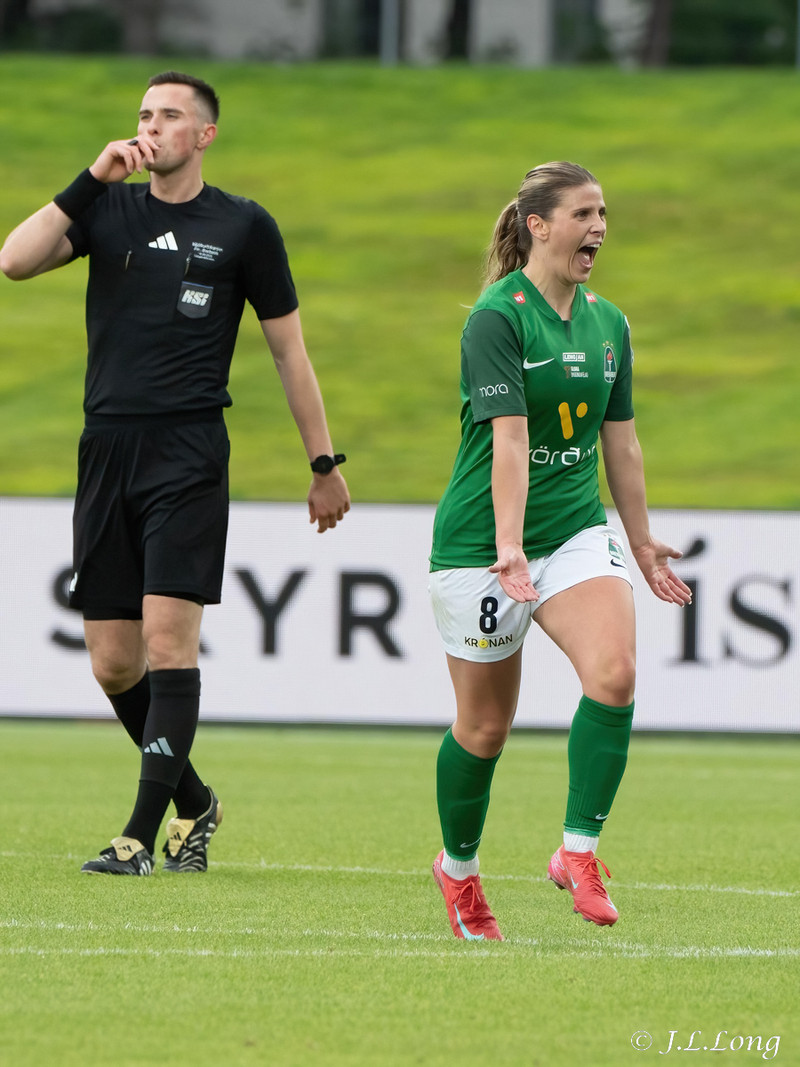 Heiða kom við sögu í tapi - Sandra fylgdist meidd með
