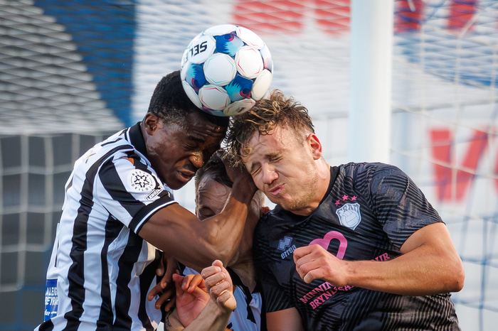 Michael Akoto og Alexander Rafn verða eitthvað frá eftir að hafa fengið heilahristing á æfingu.