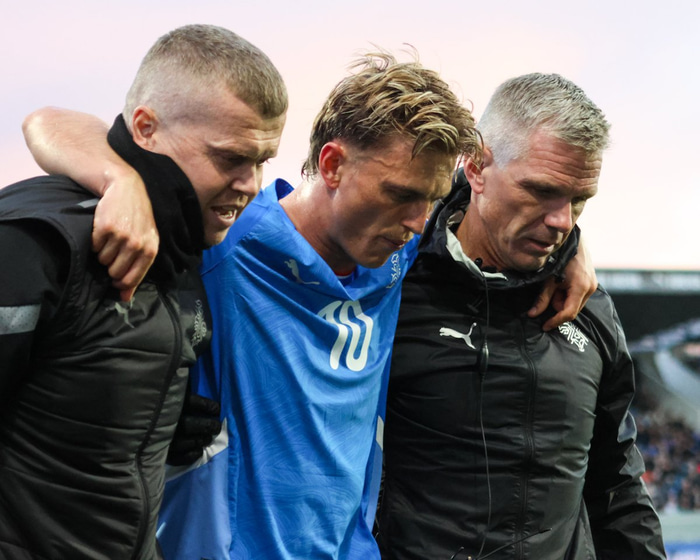 Albert meiddist þegar hann skoraði.