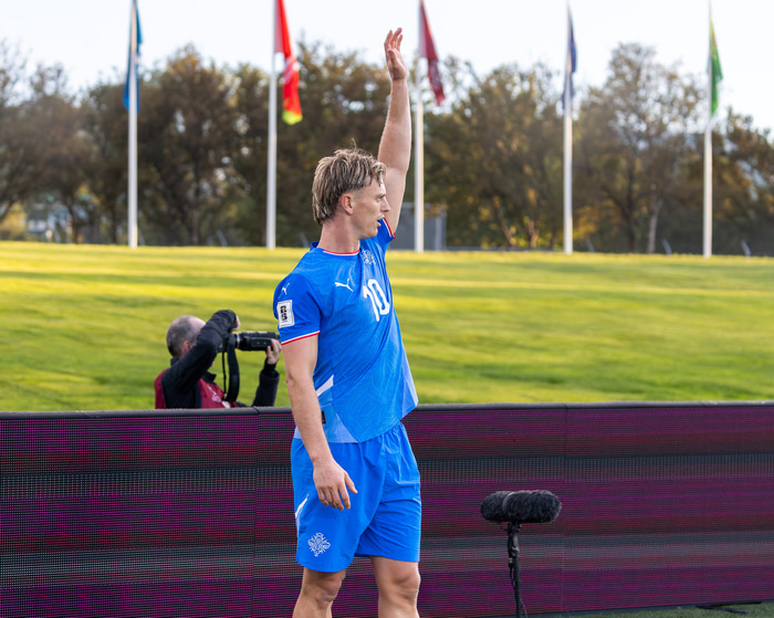 Albert lagði upp mark á föstudaignn fyrir Guðlaug Victor með góðri hornspyrnu.