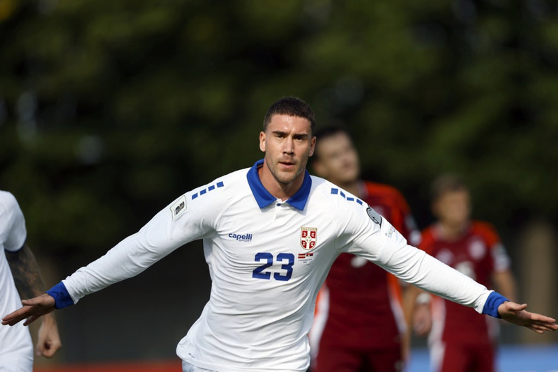 Dusan Vlahovic í leik með Serbíu.