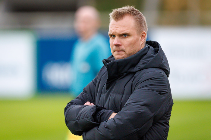 Ákvörðunin að framlengja samning Halldórs Árnasonar hefur verið gagnrýnd.