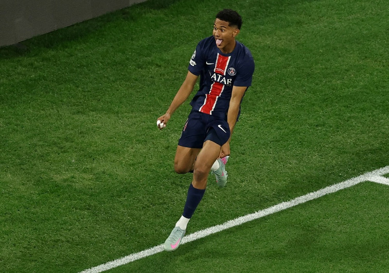 <b>Senny Mayulu (Paris St-Germain)</b> - 19 ára en þegar kominn með tvo Frakklandsmeistaratitla á ferilskrá sinni. Miðjumaður sem kom af bekknum og skoraði fimmta mark PSG í 5-0 burstinu gegn Inter í úrslitaleik Meistaradeildarinnar á síðasta tímabili.