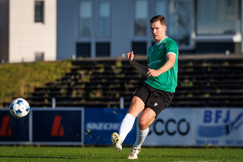 Sigurjón Már átti tæklinguna til baka sem metin var sem sending á markmann og óbein aukaspyrna var dæmd þegar Aron Snær Friðriksson tók boltann upp. Keflavík komst í 2-0 í kjölfarið.