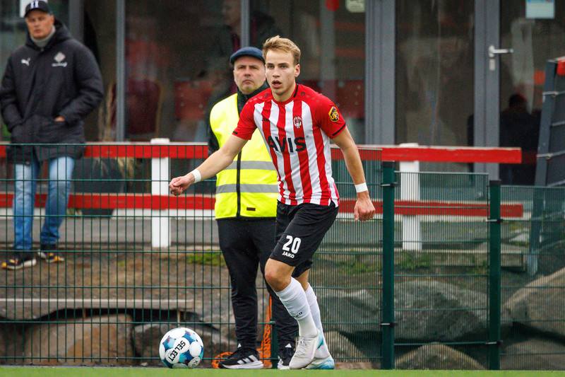 Viktor Steinarsson fær boð í mat.