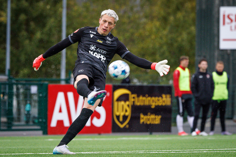Ólafur Örn Ásgeirsson (HK) - 23 ára með töluverða reynslu úr bæði 2. og 1. deild. Greip gæsina þegar Arnar Freyr Ólafsson meiddist á síðasta tímabili og festi sig í sessi sem aðalmarkvörður HK. Yrði ekki í fyrsta sinn sem hann yrði kallaður til vegna meiðsla Arnars.