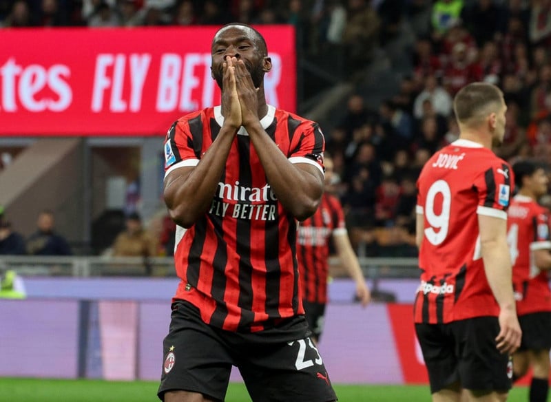 Newcastle í viðræðum við Milan