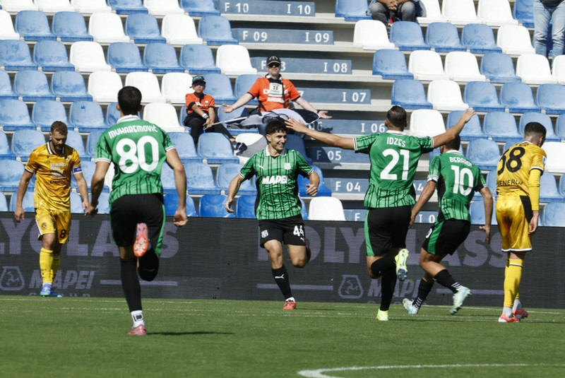 Ítalía: Pinamonti fylgdi eigin vítaspyrnu eftir