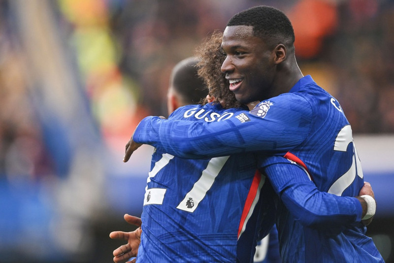 Chelsea mætir Nottingham Forest í fyrsta leik helgarinnar.