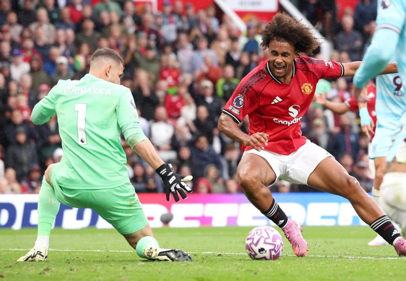 Zirkzee verður áfram hjá Man Utd