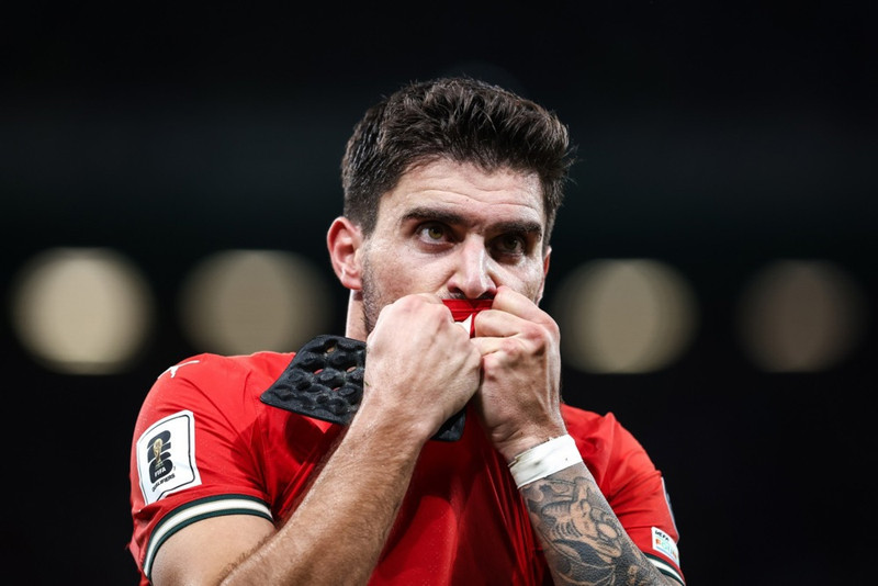 Real Madrid og Man Utd sýna Neves áhuga.