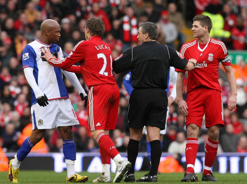 El Hadji Diouf í leik gegn Liverpool sem leikmaður Blackburn.