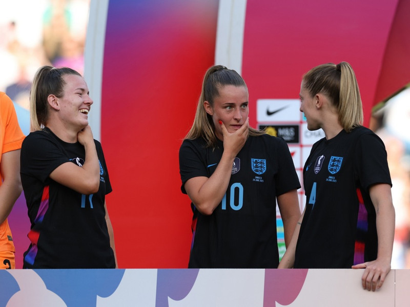 Landsliðskonurnar Lauren Hemp og Keira Walsh komust báðar á blað.