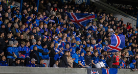 Stuðningsmenn hita upp á Królewski